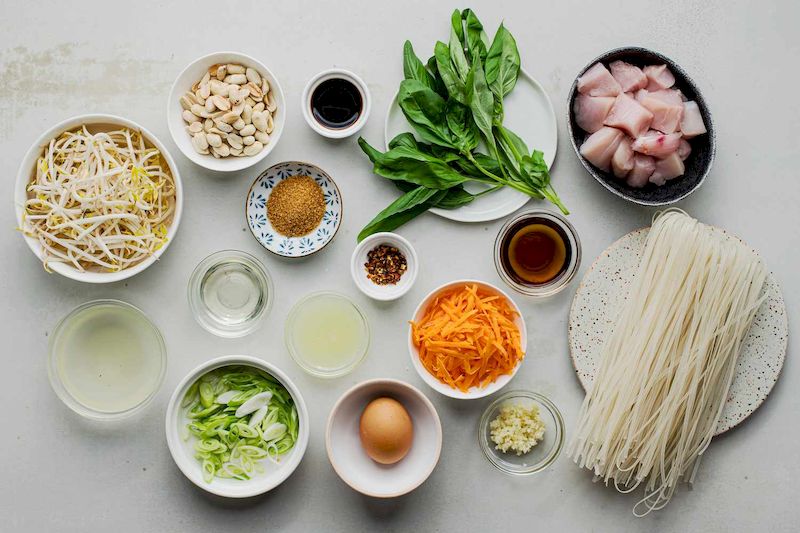 Para hacer el Pad Thai necesitas fideos de arroz come el ingrediente principal