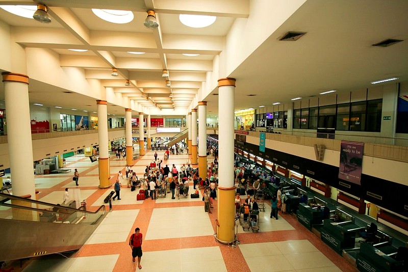 Facturación de pasajeros para un vuelo desde el aeropuerto de Phuket