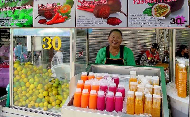 Probar la comida callejera en Tailandia 