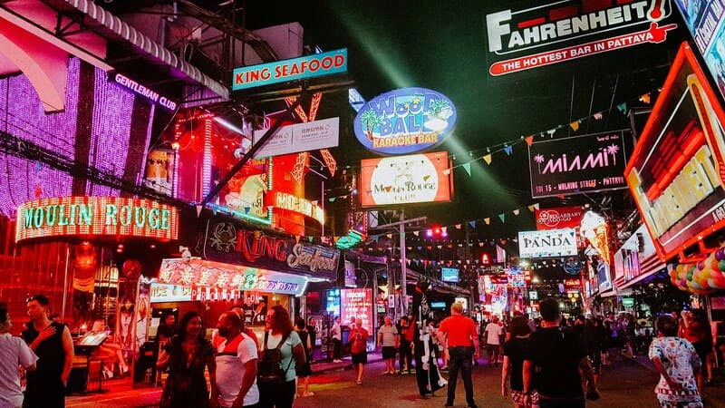 The vibrant nightlife in Pattaya