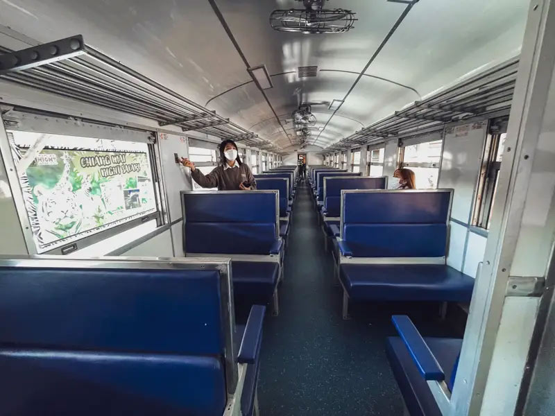 third class train in thailand