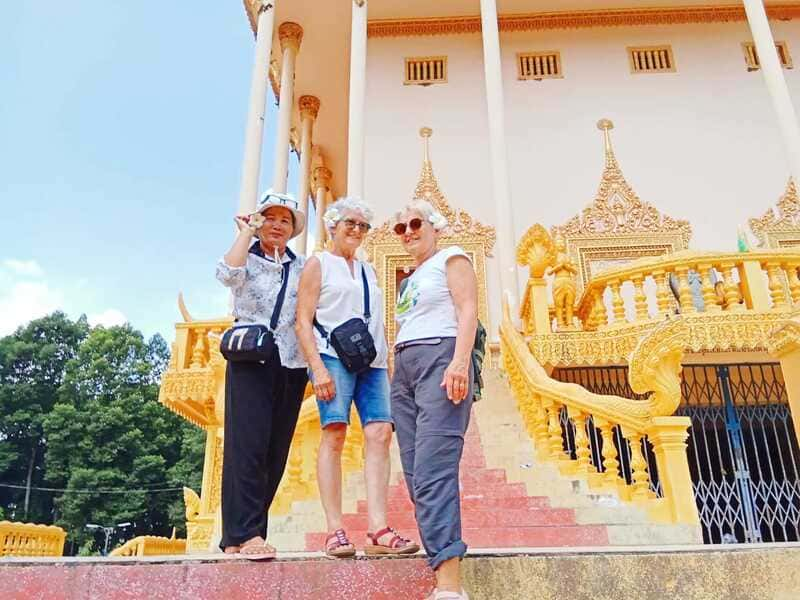 Tourists visiting Samaki Temple