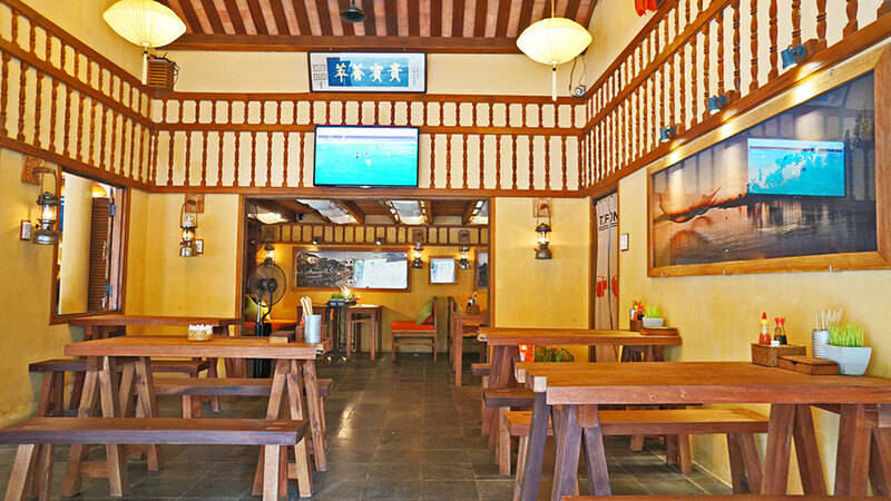 Disfruta con platos locales en Restaurant Vinh Hung Hoi An