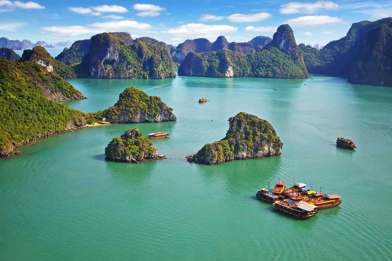 Landscapes made up of thousands of islands and islets on the great Halong Bay