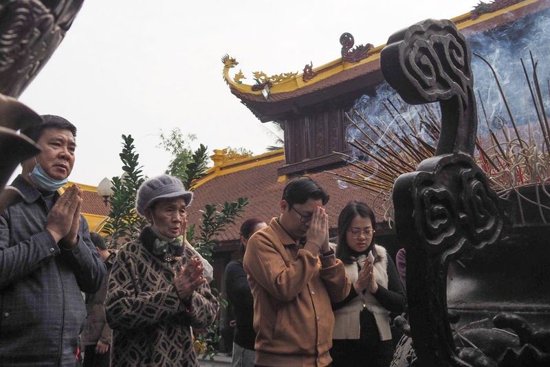 año nuevo en vietnam pedir bendiciones en templos hanoi