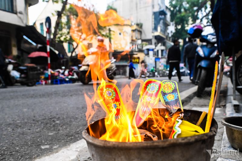 año nuevo en vietnam quemar papeles