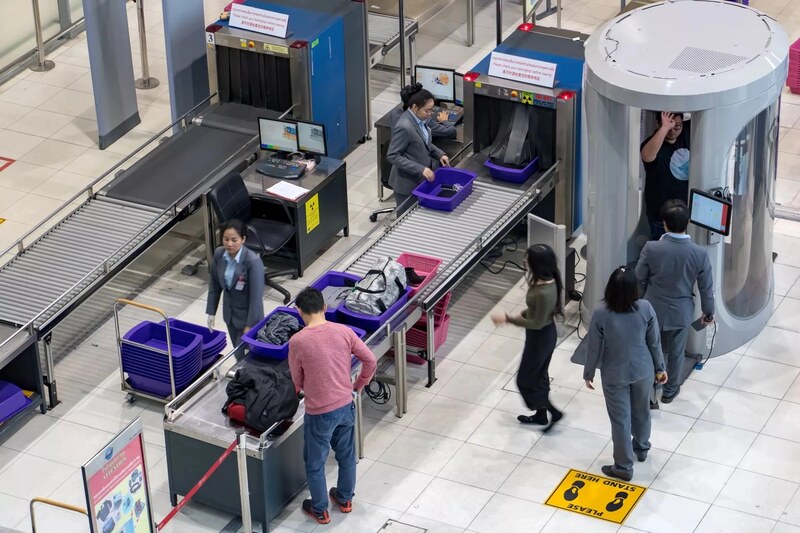 dron en vietnam - aeropuerto