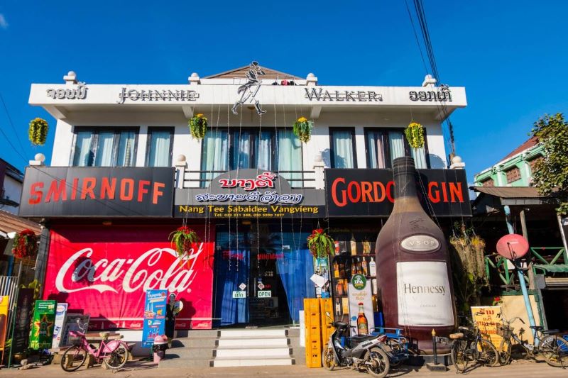 lugar para comer comida callejera en vang vieng