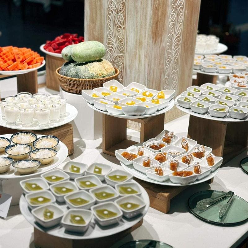 an extensive dinner buffet with over 40 dishes in Siem Reap