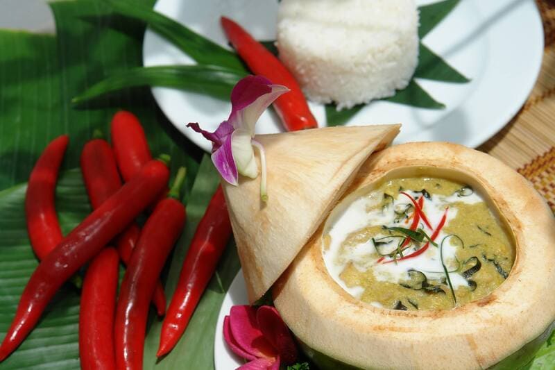 In some restaurants, amok is served in a coconut, for a presentation that is both fragrant and gourmet.