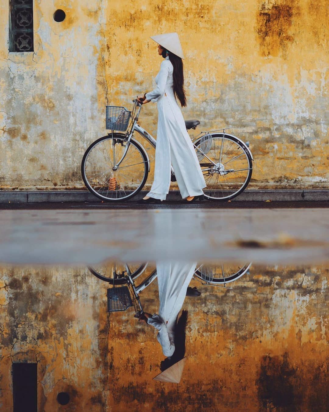 Vietnamese woman with Ao Dai
