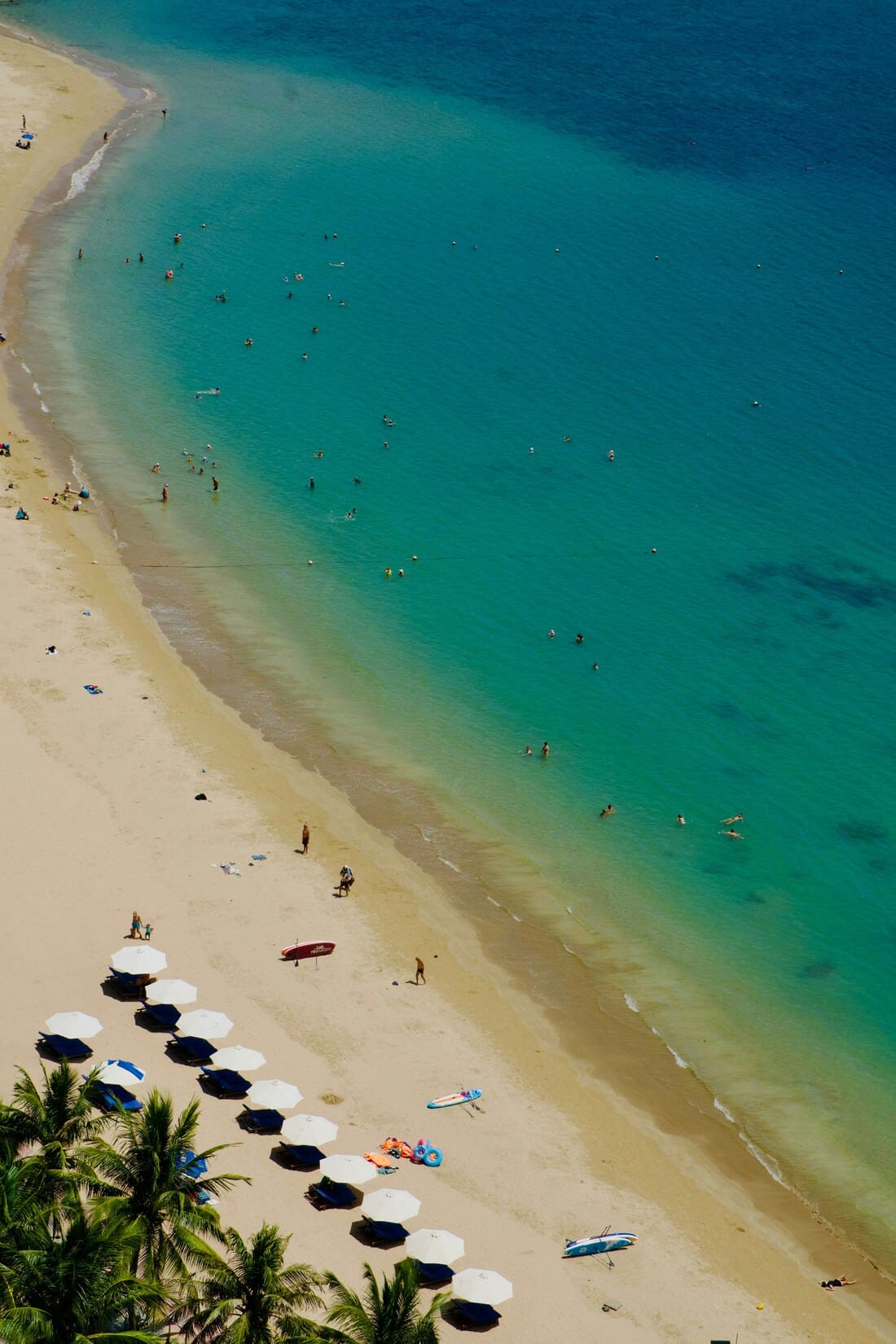 Southern Vietnam has magnificent beaches of golden sand and turquoise sea, ideal for relaxing in November