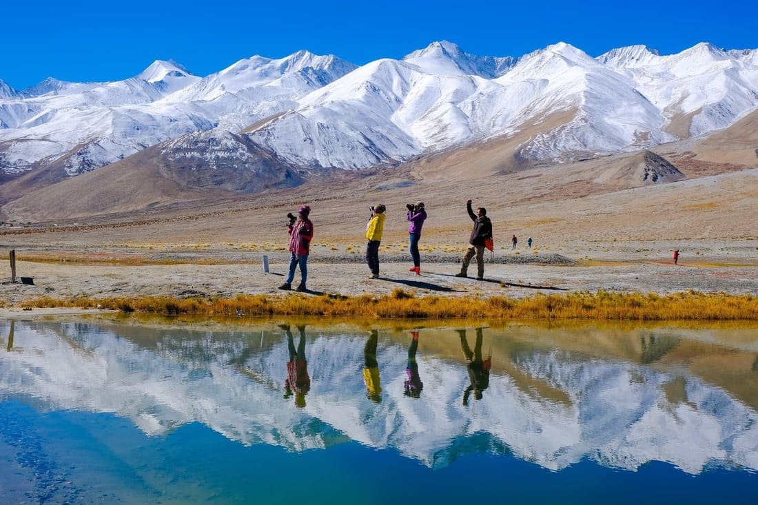 India, sometimes chaotic and dusty, reveals a relaxing and luminous side to the north, carried by the pure energy of the Himalayas - Ladakh