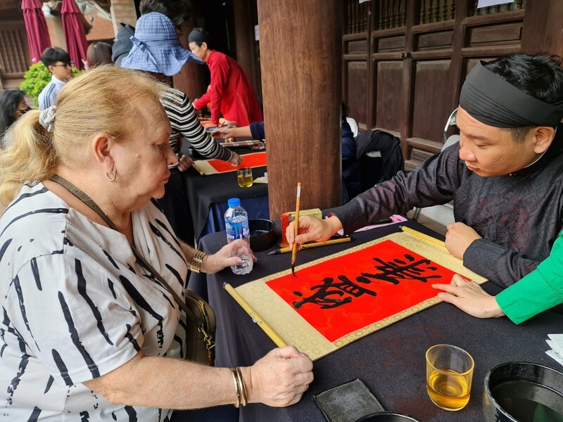 calligraphy in van mieu