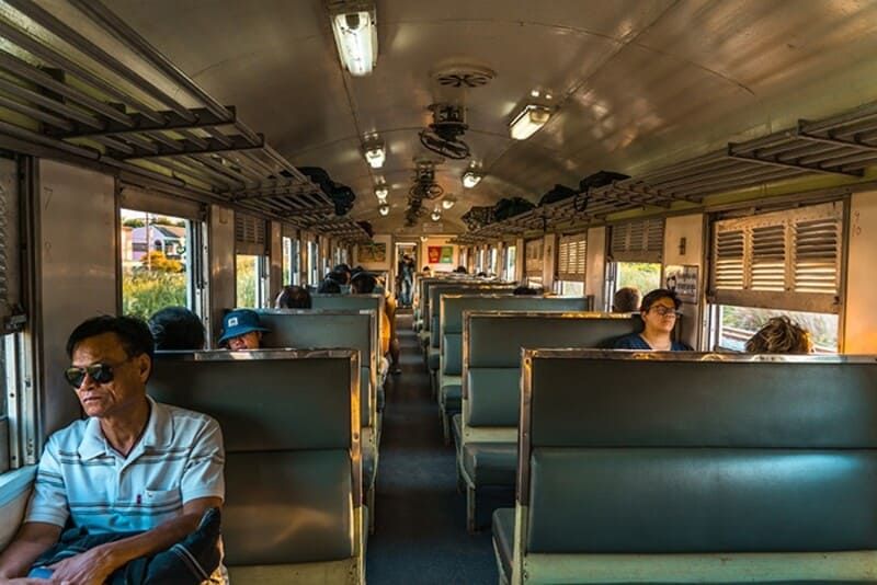 Travel from Bangkok to Ayutthaya by train