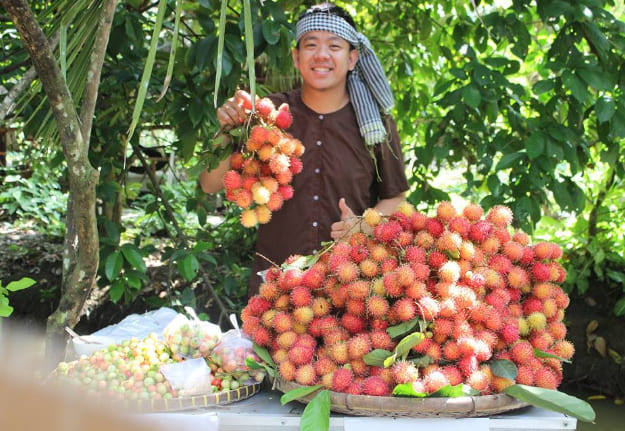 This is the “bà ba” shirt and the traditional scarf of the Mekong Delta