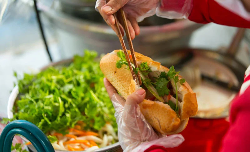 Nothing could be easier than making a banh mi - Photo: afamily