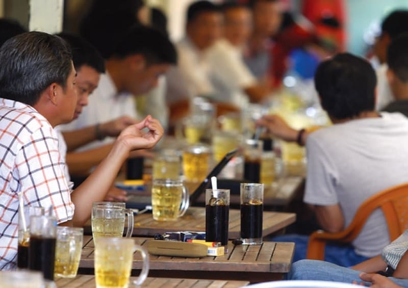 ¿Le gustaría probar el té o el café como lo hacen los vietnamitas para el desayuno?