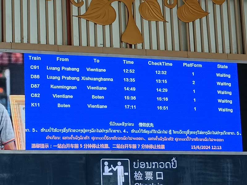 tren laos - horario