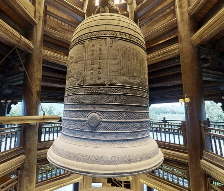 "Dai hong chung", the tallest bronze bell tower in Vietnam