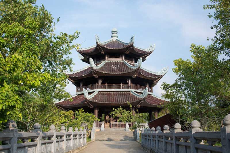 The bell tower in the Bai Dinh complex