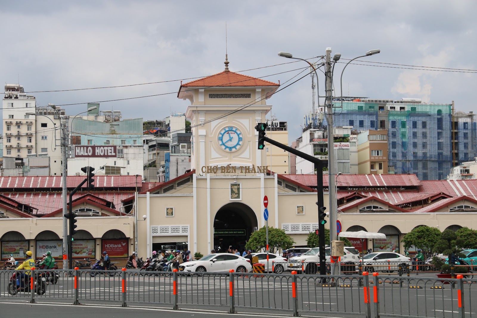 Ben Thanh market today: Memories of Saigon urban area