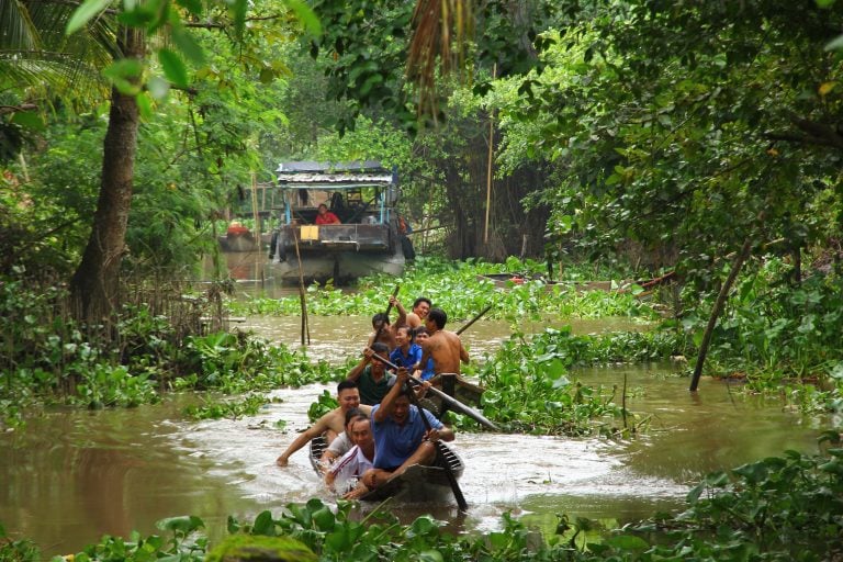 A sampan ride along the canals