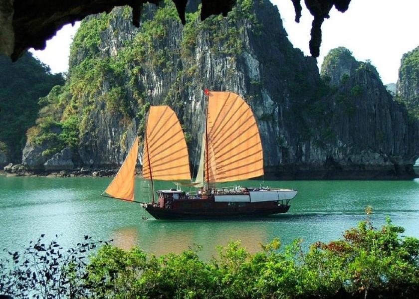 The crystal-clear waters of Ha Long Bay, the pearl of the world.