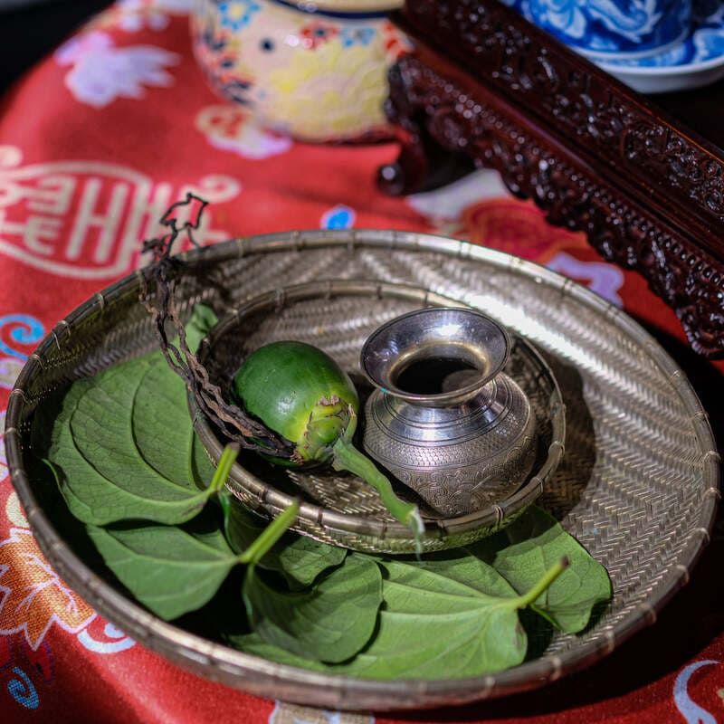 Betel nut chewing and the red smiles of Vietnamese elders