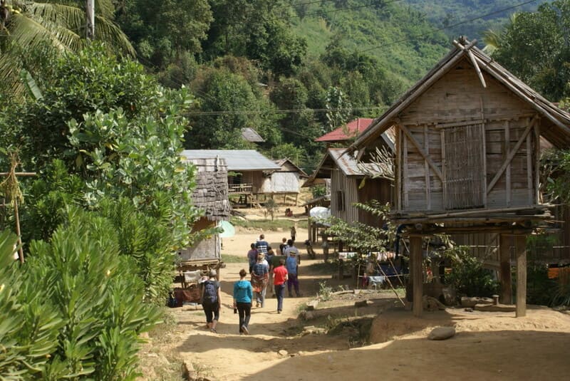 bokeo laos casas sobre pilotes