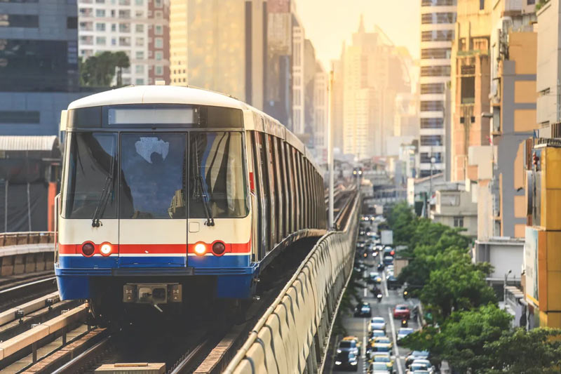 moverse en tren bts y mrt en bangkok tailandia