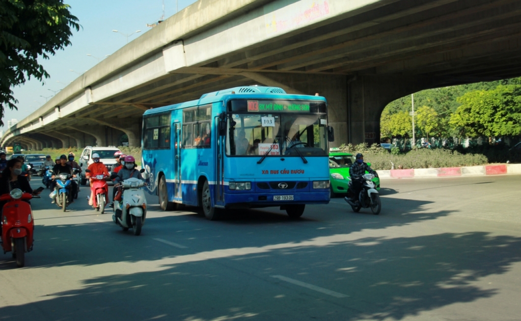 autobus para llegar a la pagoda del perfume