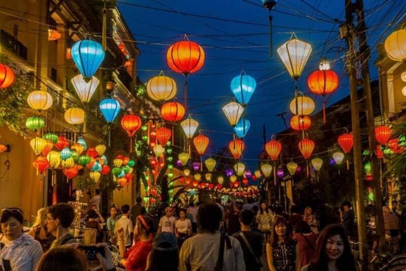 calles de linternas en hoi an