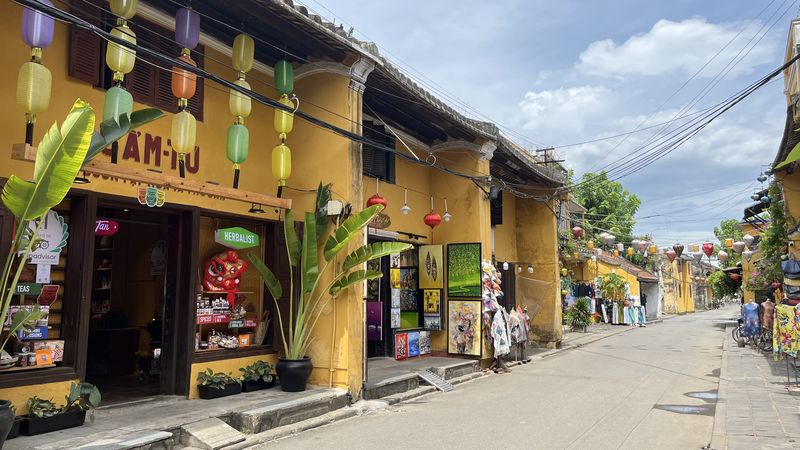 tiendas de souvernirs casco antiguo hoi an