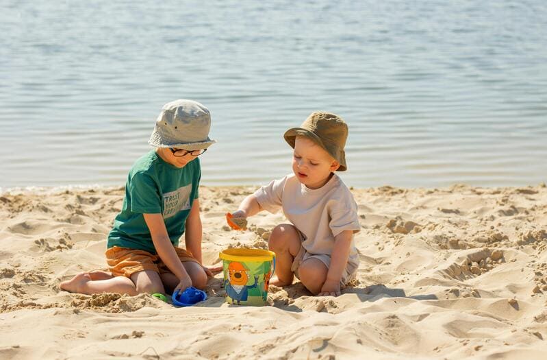 camboya con ninos en playas