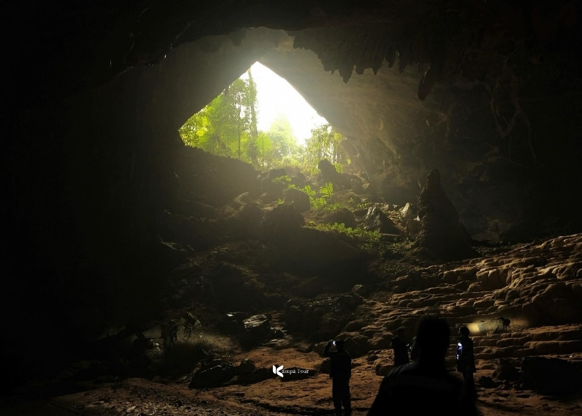 New route to Ngườm Ngao Cave