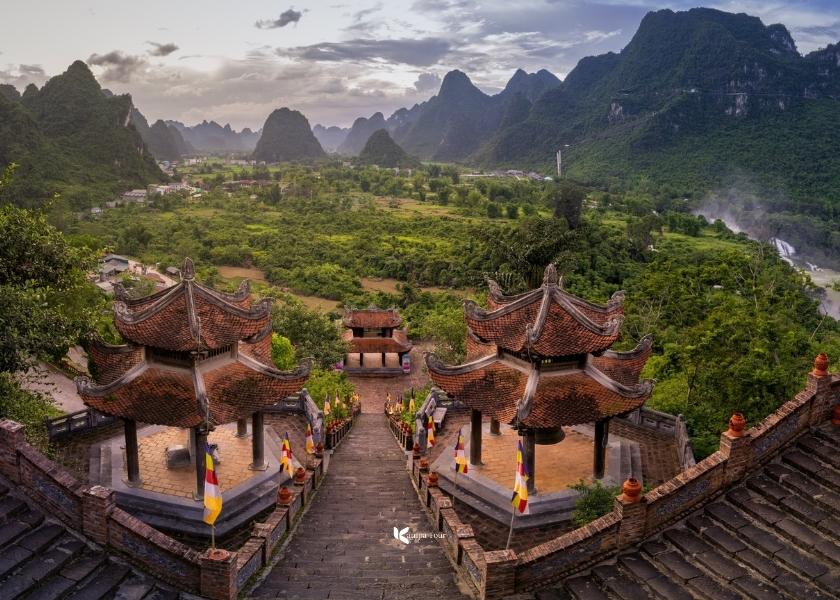 When viewed from above, you can see the entire Ban Gioc waterfall