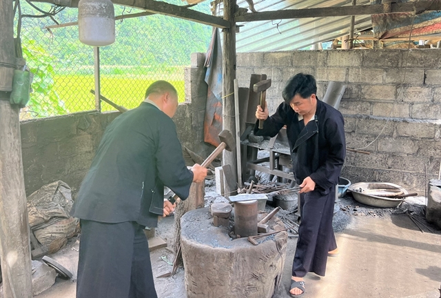 Phuc Sen blacksmith village