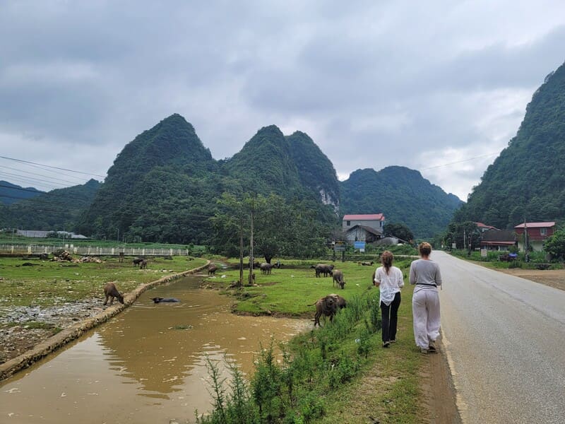 Our travellers to the village of Phia Thap