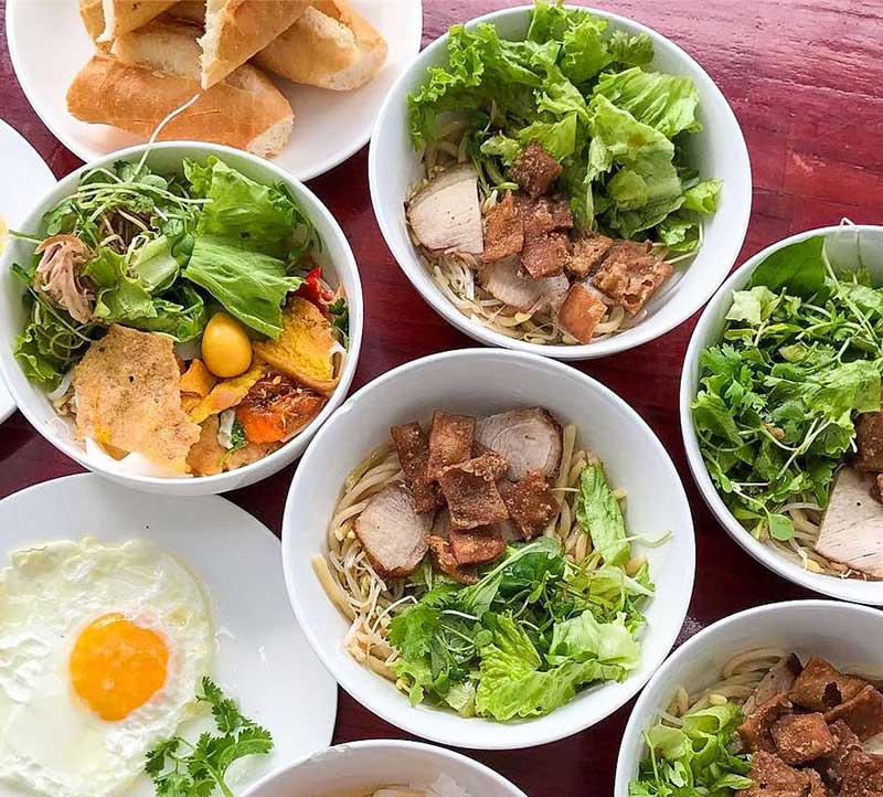Greens are a must in a bowl of cao lau - Photo: vietnamtourismboard