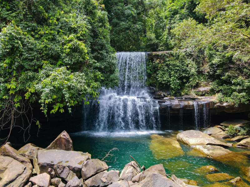 cascada en koh kood tailandia