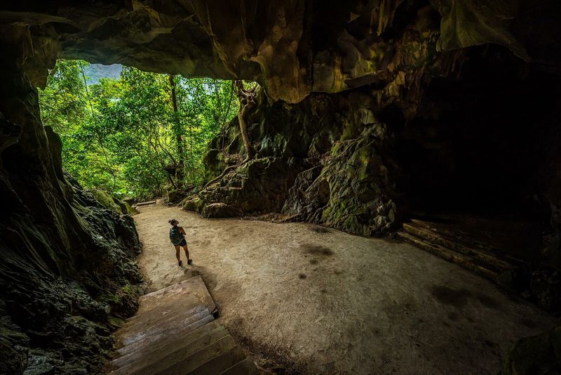 cat ba cueva trung trang