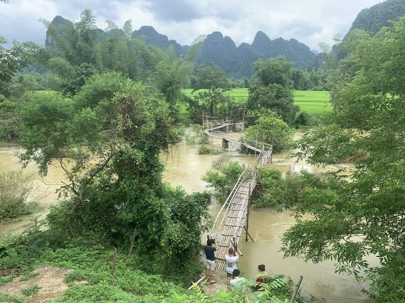 Our travelers and their love for photography, in front of the superb landscapes of Cao Bang