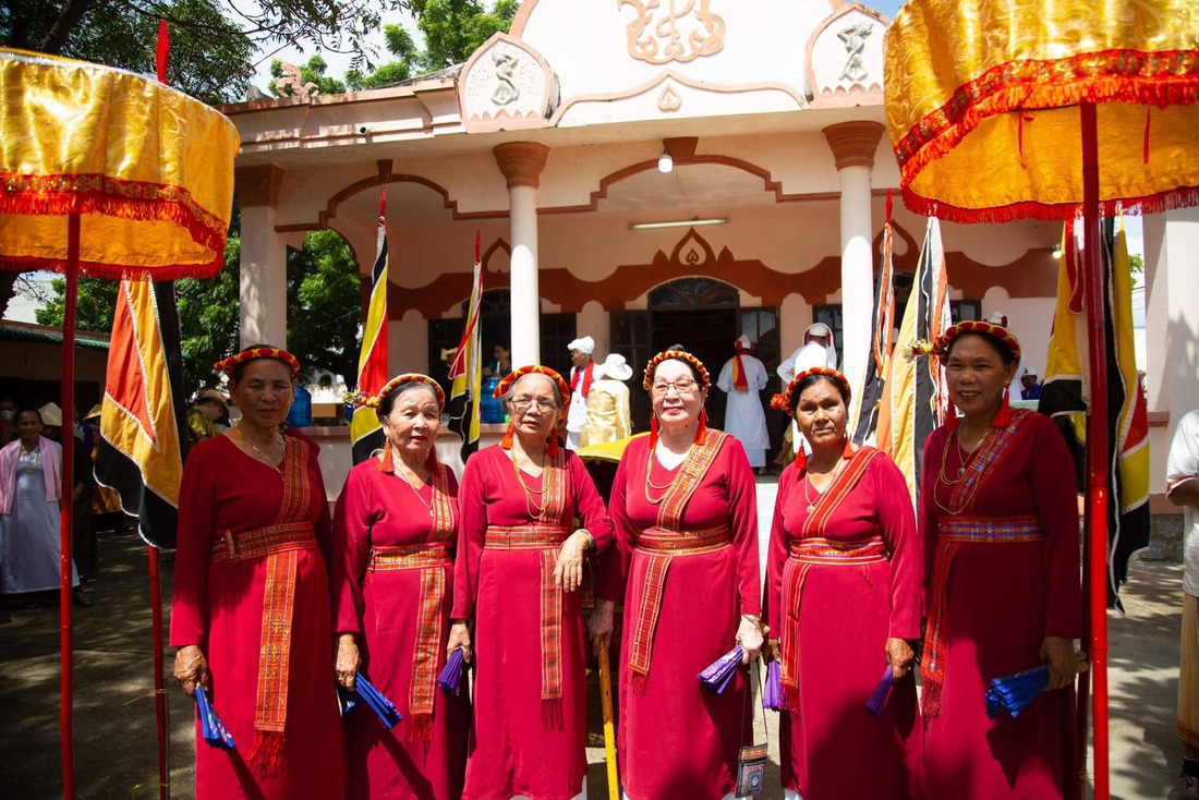 The traditional costume of Cham women during the Katê Festival