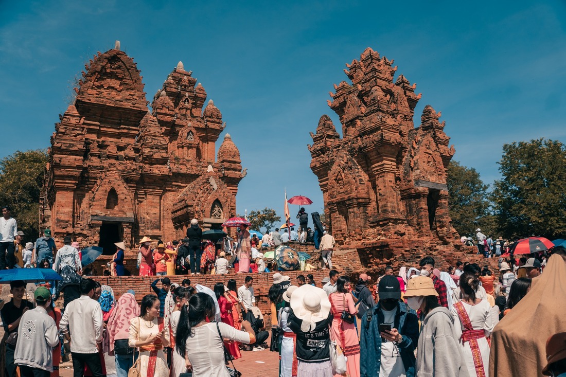 The event attracts not only the Cham people but also many visitors