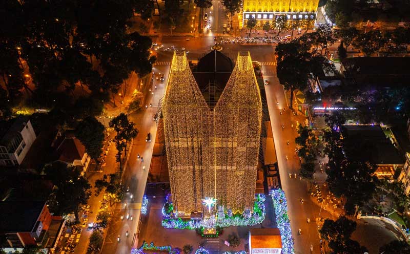 Notre-Dame Cathedral Basilica of Saigon christmas