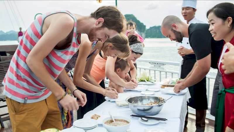 clase de cocina en crucero halong