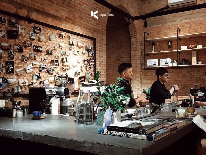 Minimal coffee bar running along the indoor seating at Hummingbird on Vo Thi Sau Street