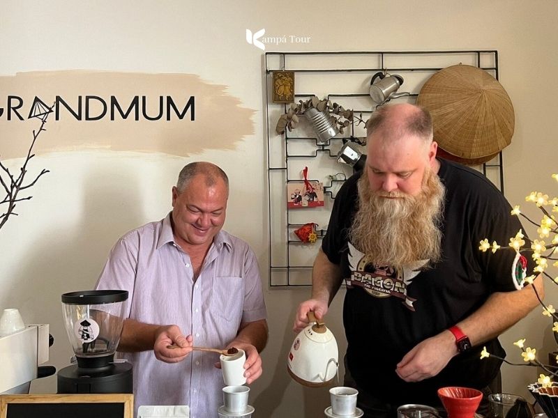 Calm, home-like garden cafe in Tan Dinh Ward: Grandmum Cafe