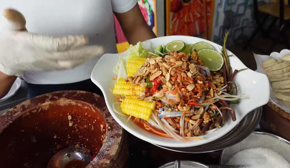 comida callejera en camboya-ensalada